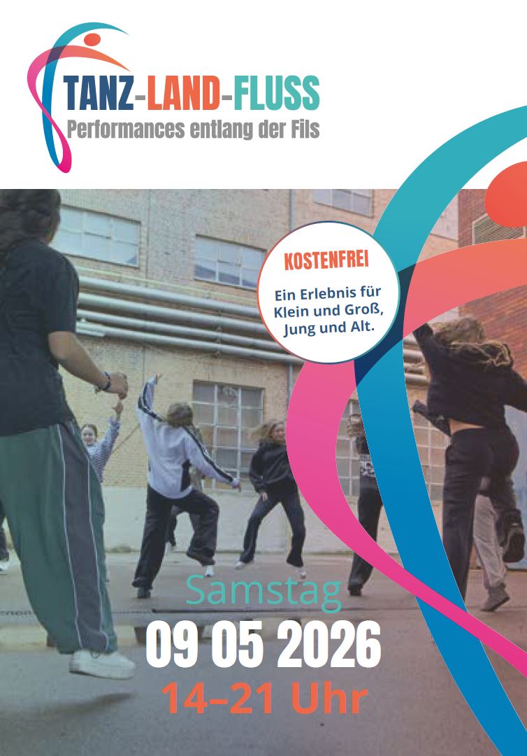 Vorderseite eines Flyers zu „TANZ-LAND-FLUSS“ mit tanzenden Menschen vor Industriegebäuden; Termin: Samstag, 09.05.2026, 14–21 Uhr, kostenlos; durch Klicken kann der Flyer heruntergeladen werden.