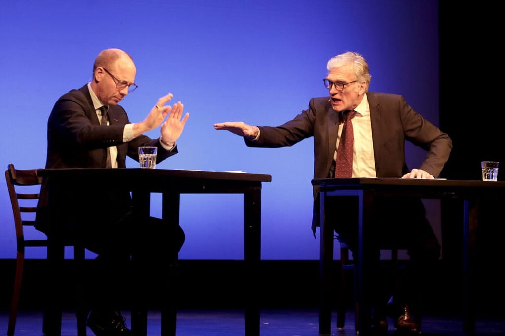 Walter Sittler und Johann von Bülow – „Ich gebe Ihnen mein Ehrenwort!“ Walter Sittler und Johann von Bülow bei „Ich gebe Ihnen mein Ehrenwort!“ auf der Bühne